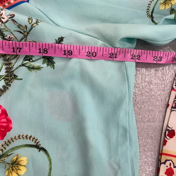 [L]Umgee Off Shoulder floral print top with Bell Sleeves and Drawstring. - Picture 6 of 8